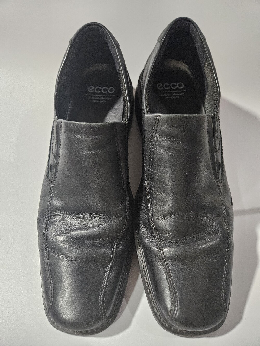 ECCO mens Leather Slip Ons. EUC. 11.5 Or 45. (Bin 21)